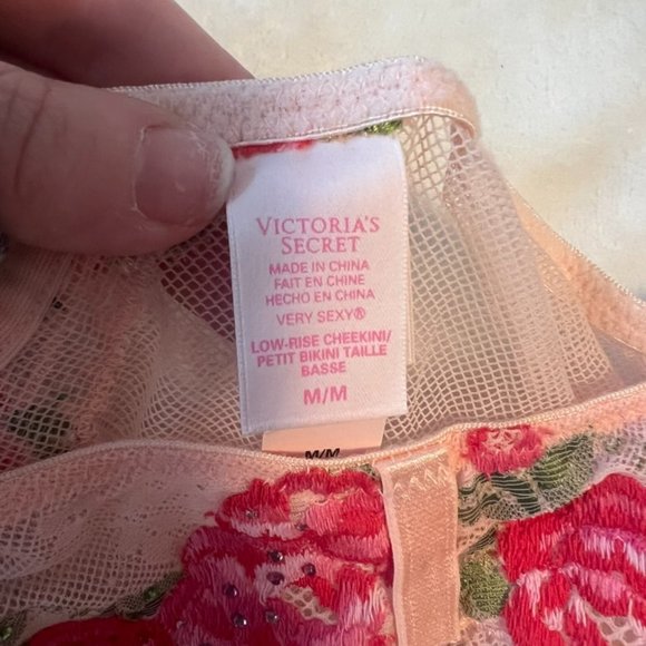 Victoria's Secret low rise cheekini  Rose Crystal Lace Mesh Floral Panty size m - Picture 4 of 8